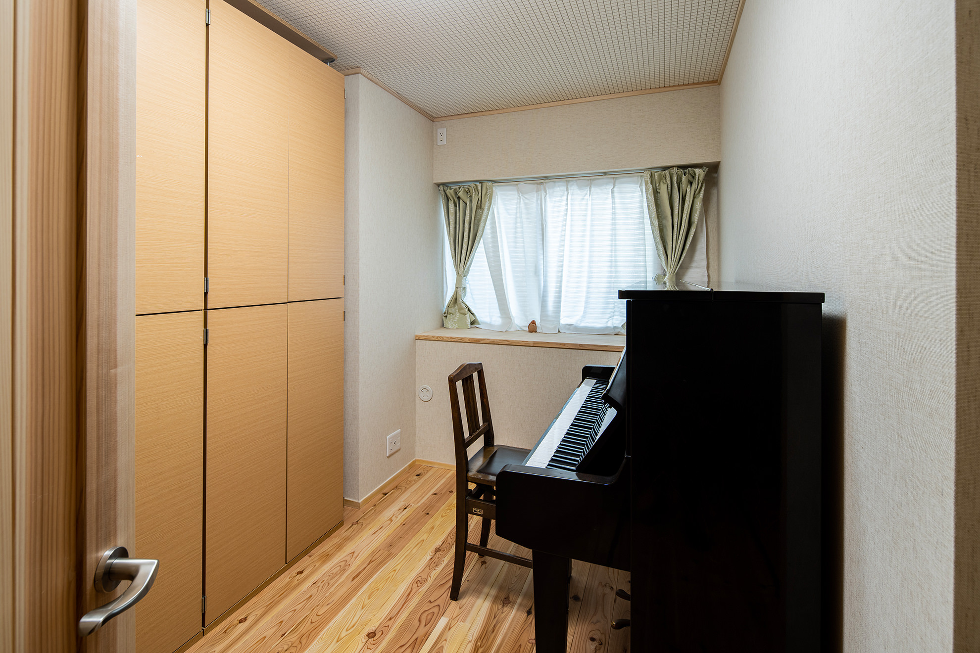 自然素材の空間でピアノがやさしく響く家 | こだわりの自然素材・天然素材の注文住宅・リノベーション（フルリフォーム）の駿河屋